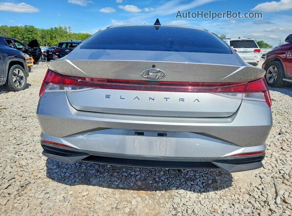 5NPLL4AG7NH058107 2022 HYUNDAI ELANTRA Silver Հետևի տեսք