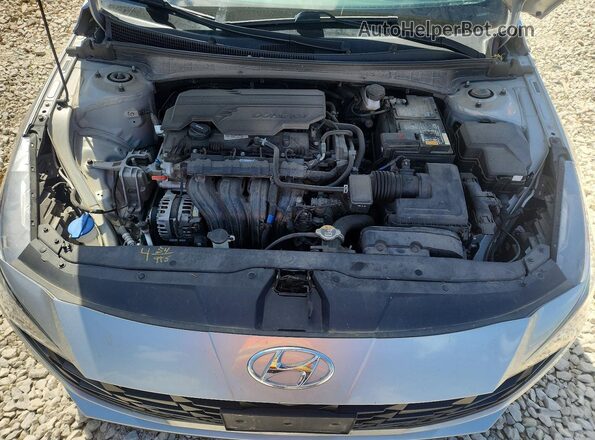 5NPLL4AG7NH058107 2022 HYUNDAI ELANTRA Silver Սալոնի հետևի տեսք