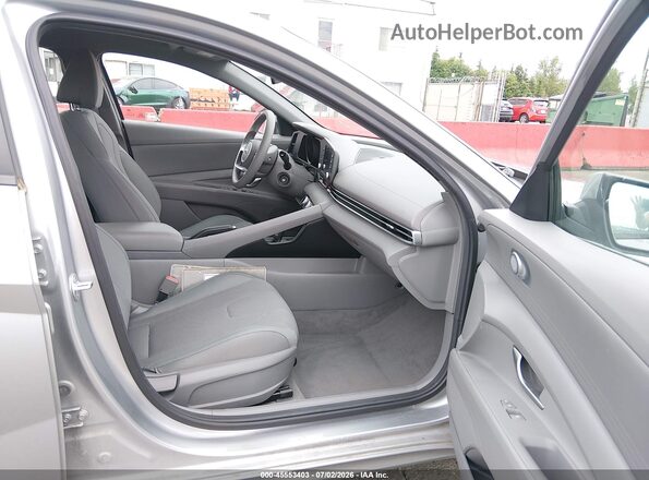 5NPLL4AG9MH049276 2021 HYUNDAI ELANTRA Серебряный Вид салона спереди