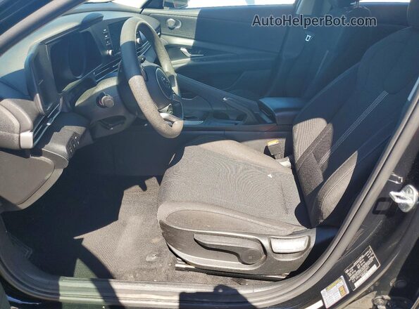 5NPLL4AGXMH016075 2021 HYUNDAI ELANTRA Черный Вид салона спереди