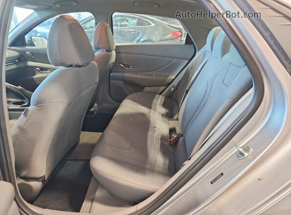 5NPLL4AGXMH038268 2021 HYUNDAI ELANTRA Silver Вид задніх сидінь