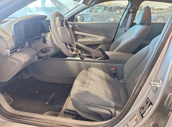 5NPLL4AGXMH038268 2021 HYUNDAI ELANTRA Silver Вид салону спереду
