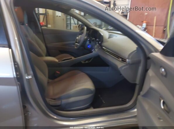 5NPLL4AGXMH049268 2021 HYUNDAI ELANTRA Silver Front interior view
