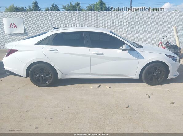 5NPLM4AG1MH032078 2021 HYUNDAI ELANTRA White Вид задньої частини салону