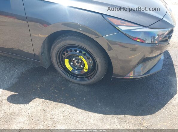 5NPLM4AG1NH081346 2022 HYUNDAI ELANTRA Gray წინა ხედი