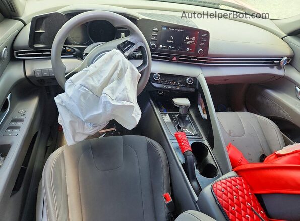 5NPLM4AG1PH103820 2023 HYUNDAI ELANTRA Red Widok deski rozdzielczej