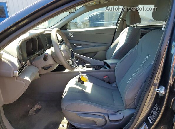 5NPLM4AG1PH104918 2023 HYUNDAI ELANTRA Серый Вид салона спереди