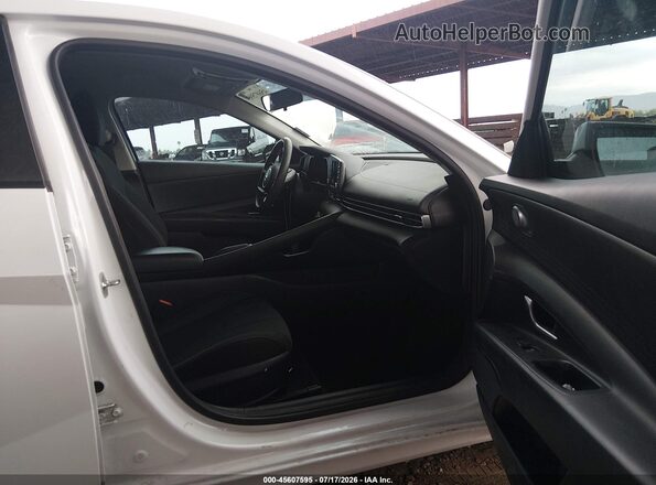 5NPLM4AG2MH002457 2021 HYUNDAI ELANTRA Белый Вид салона спереди