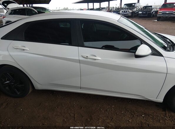 5NPLM4AG2MH002457 2021 HYUNDAI ELANTRA Белый Вид задней части салона