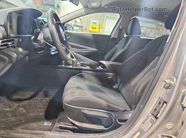 5NPLM4AG2MH024247 2021 HYUNDAI ELANTRA Gray წინა სალონის ხედი