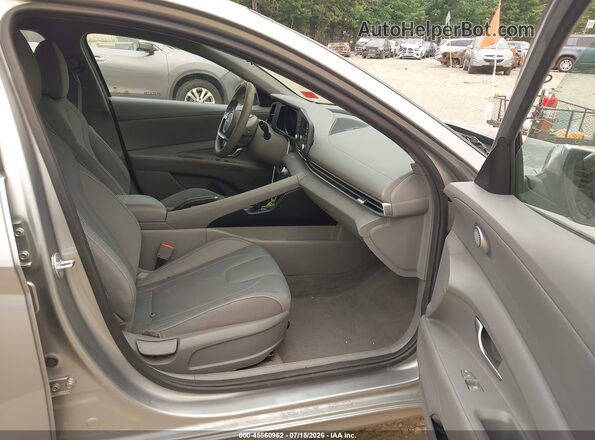 5NPLM4AG2NH072851 2022 HYUNDAI ELANTRA Silver Вид салону спереду