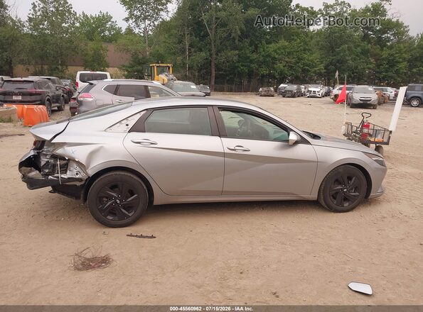5NPLM4AG2NH072851 2022 HYUNDAI ELANTRA Silver Вид задньої частини салону