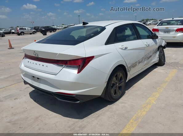 5NPLM4AG2NH080965 2022 HYUNDAI ELANTRA White Trasero derecho