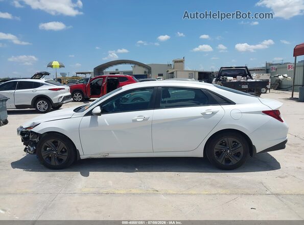 5NPLM4AG2NH080965 2022 HYUNDAI ELANTRA White 