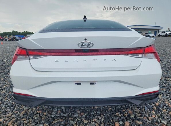 5NPLM4AG3NH053130 2022 HYUNDAI ELANTRA Белый Вид сзади