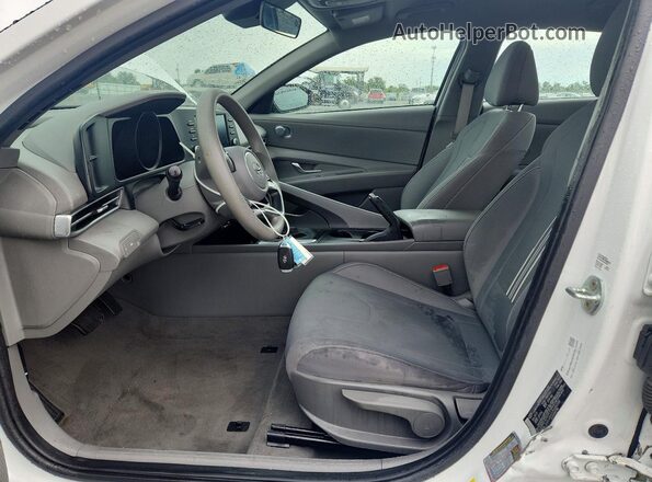 5NPLM4AG3NH053130 2022 HYUNDAI ELANTRA Белый Вид салона спереди