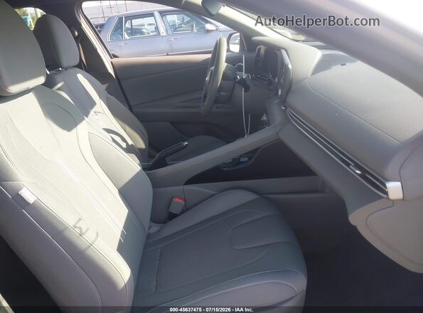 5NPLM4AG4MH037761 2021 HYUNDAI ELANTRA Silver Սալոնի դիմացի տեսք