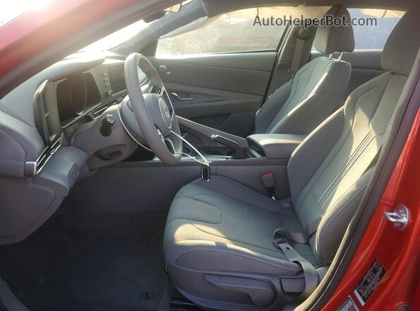 5NPLM4AG4NH069451 2022 HYUNDAI ELANTRA Red Вид салону спереду