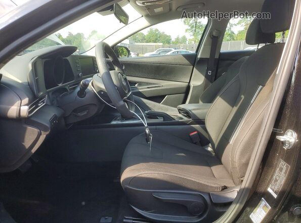 5NPLM4AG4PH110339 2023 HYUNDAI ELANTRA Черный Вид салона спереди