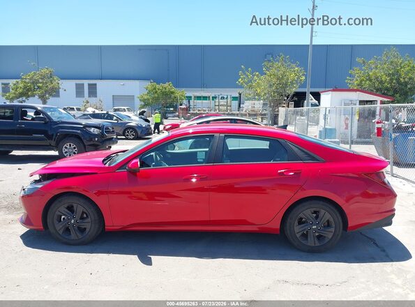 5NPLM4AG5NH057583 2022 HYUNDAI ELANTRA Red Սալոնի 360 աստիճան տեսք