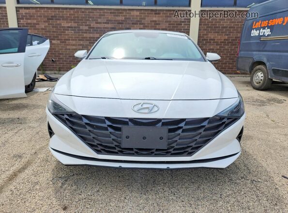 5NPLM4AG5PH103478 2023 HYUNDAI ELANTRA Белый Вид спереди