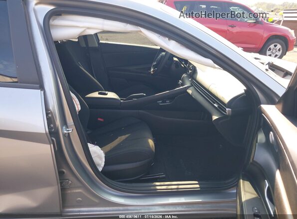 5NPLM4AG5PH109894 2023 HYUNDAI ELANTRA Silver Вид салону спереду