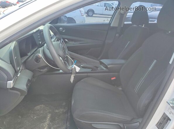 5NPLM4AG6MH025398 2021 HYUNDAI ELANTRA White Սալոնի դիմացի տեսք