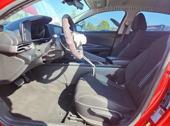 5NPLM4AG6MH034053 2021 HYUNDAI ELANTRA Red Widok wnętrza z przodu