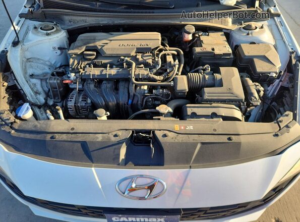 5NPLM4AG7NH067144 2022 HYUNDAI ELANTRA White Вид задньої частини салону