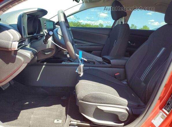 5NPLM4AG7NH079228 2022 HYUNDAI ELANTRA Red Widok wnętrza z przodu
