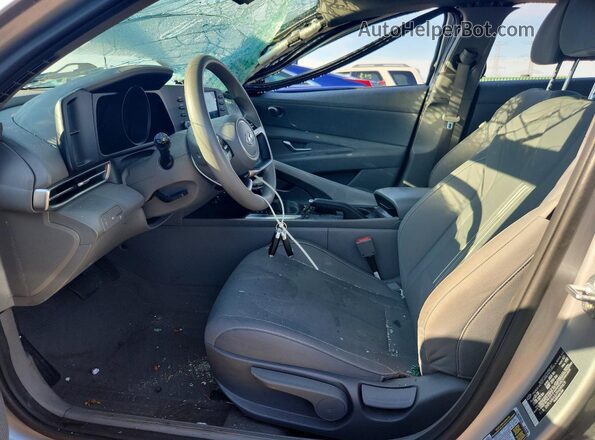 5NPLM4AG7PH099479 2023 HYUNDAI ELANTRA Silver Вид салону спереду