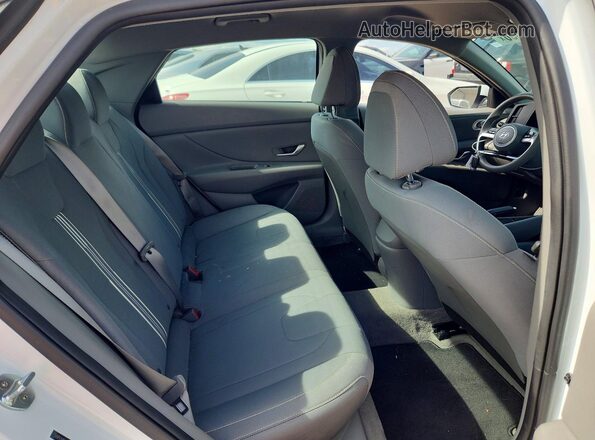 5NPLM4AG8MH034782 2021 HYUNDAI ELANTRA White Vista de los asientos traseros