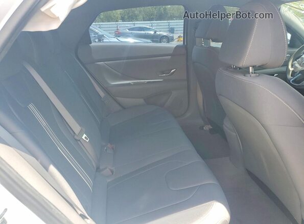5NPLM4AG8PH090273 2023 HYUNDAI ELANTRA White Widok tylnych siedzeń