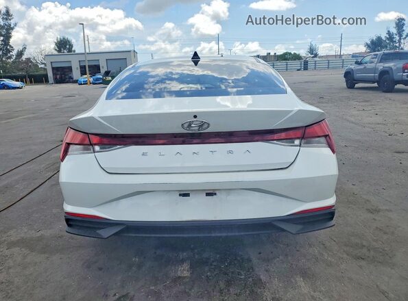 5NPLM4AG8PH090273 2023 HYUNDAI ELANTRA White Widok z tyłu