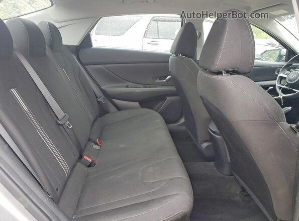 5NPLM4AG8PH104043 2023 HYUNDAI ELANTRA Silver Vista de los asientos traseros