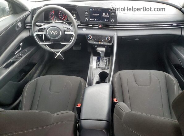 5NPLM4AG8PH104043 2023 HYUNDAI ELANTRA Silver Vista del salpicadero