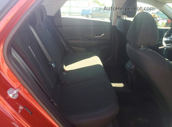 5NPLM4AG8PH118508 2023 HYUNDAI ELANTRA Maroon Vista de los asientos traseros
