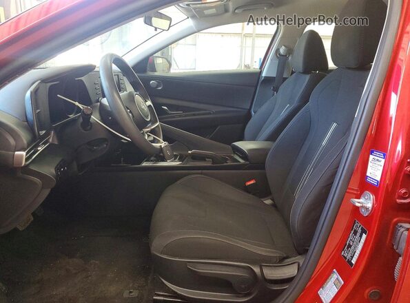 5NPLM4AG9MH024505 2021 HYUNDAI ELANTRA Красный Вид салона спереди