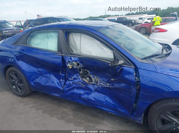 5NPLM4AG9NH068697 2022 HYUNDAI ELANTRA Blue Widok z przodu