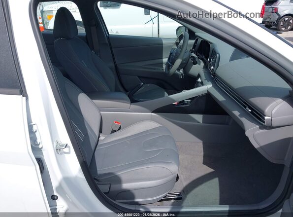 5NPLM4AG9NH079053 2022 HYUNDAI ELANTRA White წინა სალონის ხედი