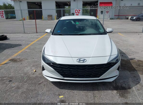 5NPLM4AG9NH079053 2022 HYUNDAI ELANTRA White ხელსაწყოთა პანელის ხედი