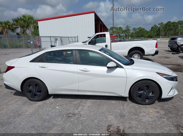 5NPLM4AG9NH079053 2022 HYUNDAI ELANTRA White უკანა სალონის ხედი