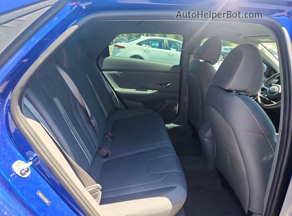 5NPLM4AGXMH000441 2021 HYUNDAI ELANTRA Blue Vista de los asientos traseros