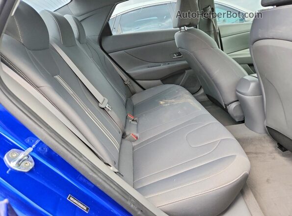 5NPLM4AGXNH064366 2022 HYUNDAI ELANTRA Blue Widok tylnych siedzeń