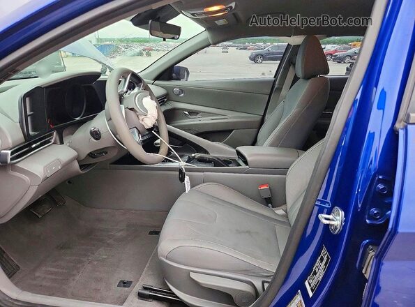 5NPLM4AGXNH064366 2022 HYUNDAI ELANTRA Blue Widok wnętrza z przodu