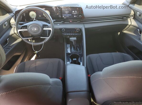 5NPLN4AG3MH027848 2021 HYUNDAI ELANTRA Белый Вид панели приборов