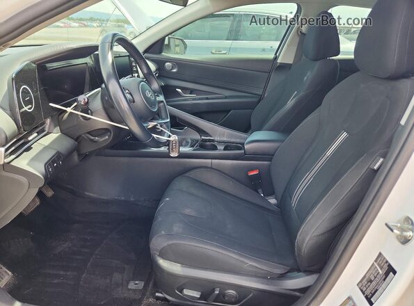 5NPLN4AGXMH013347 2021 HYUNDAI ELANTRA White Vista interior delantera