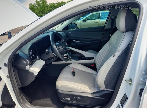 5NPLP4AG1MH014171 2021 HYUNDAI ELANTRA Белый Вид салона спереди