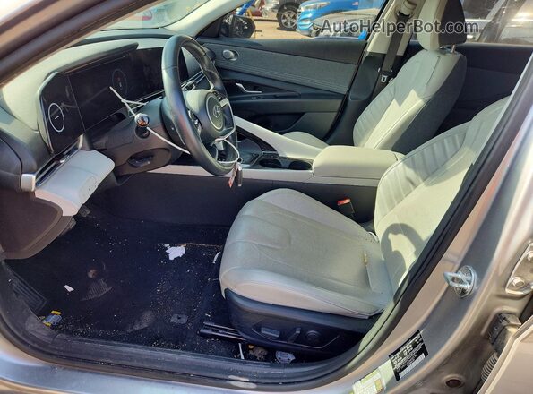 5NPLP4AG2MH012784 2021 HYUNDAI ELANTRA Серебряный Вид салона спереди