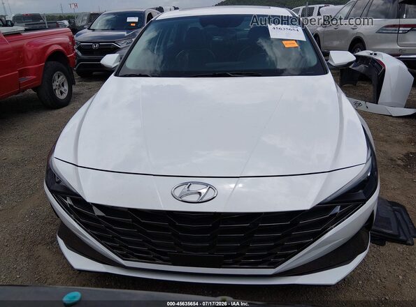 5NPLP4AG3NH068850 2022 HYUNDAI ELANTRA White Вид задньої частини салону